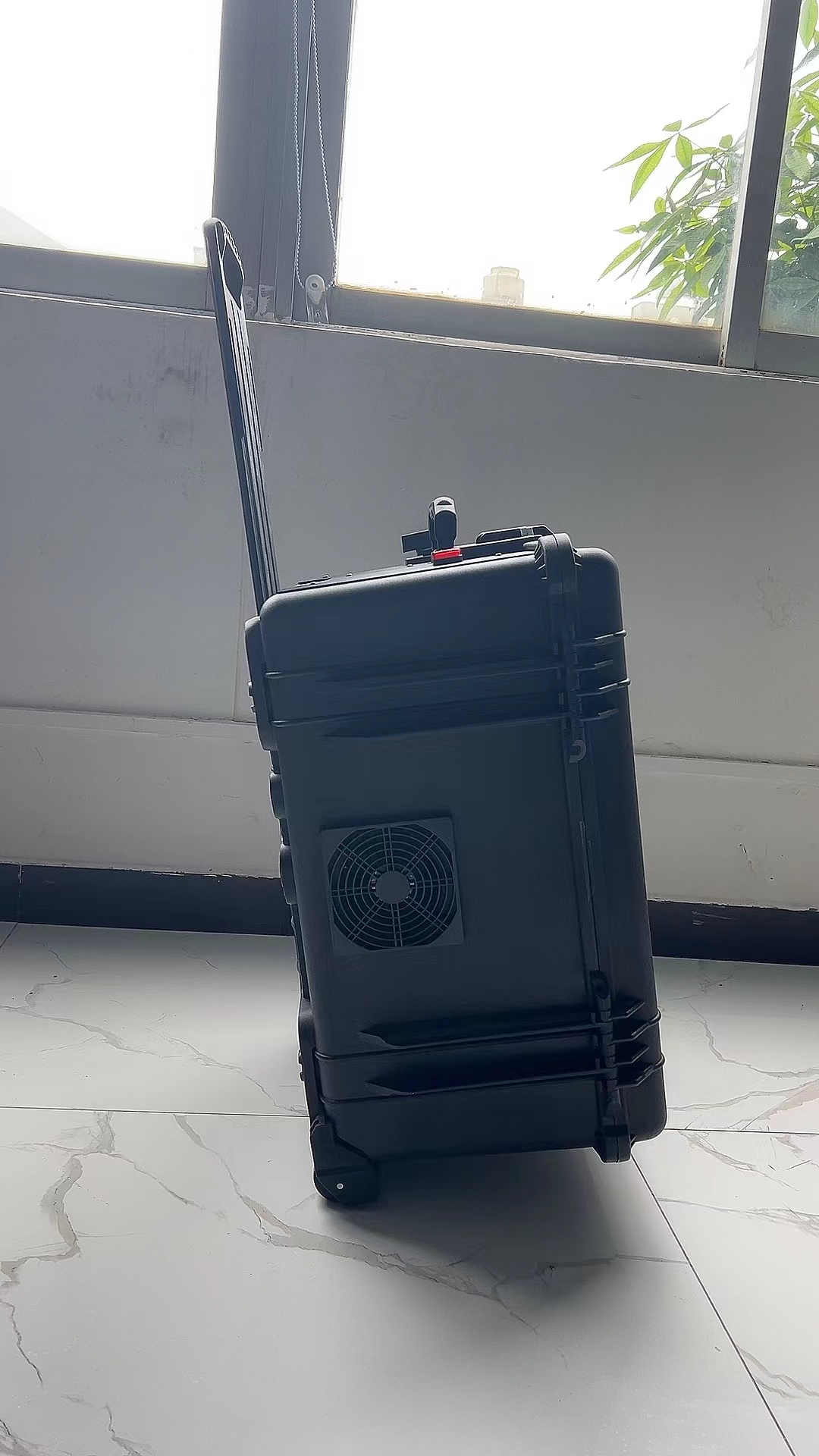 白云手拉箱型移动通信干扰器